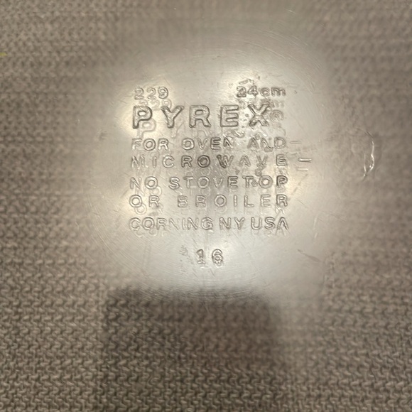 Vintage Pyrex #229 Pie Plate Deep Dish Clear Glass Handles Fluted Scalloped Rim - Picture 4 of 10